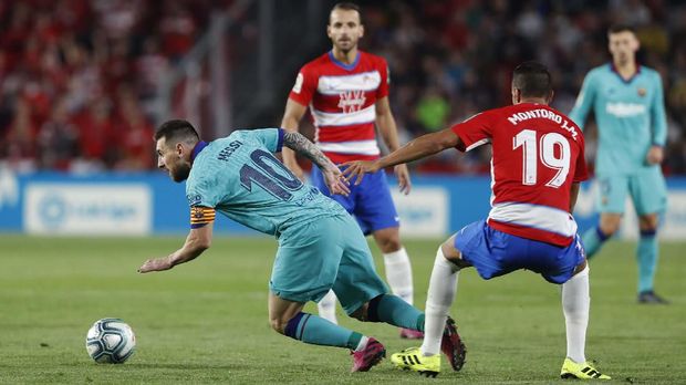 Barcelona dipermalukan Granada 0-2 di Liga Spanyol.