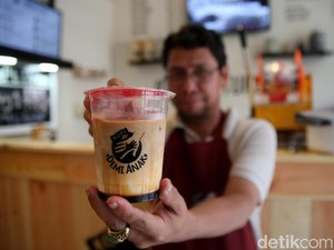 Kisah Inspiratif Barista Penyandang Disabilitas di Bekasi