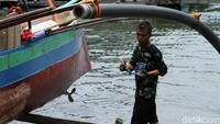Kapal ini biasanya digunakan untuk mencari lobster di tengah laut.