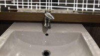 Di restoran ini tidak bisa cuci tangan sambil berkaca. Istimewa/Boredpanda.
