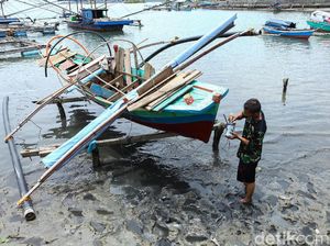 Melihat Perbaikan Kapal Pemburu Lobster di Simeulue