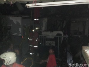 Kebakaran Permukiman Padat di Kedoya Padam, 50 Rumah Hangus