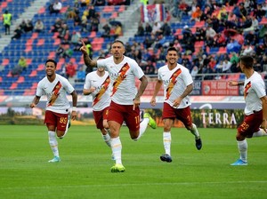 Hasil Liga Italia: 10 Pemain Roma Kalahkan Bologna 2-1