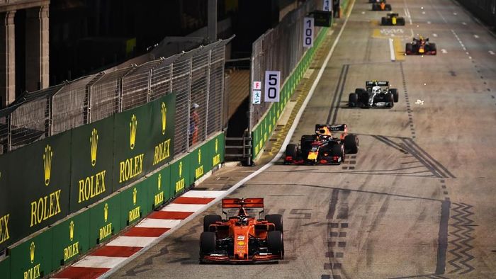 Driver Ferrari Sebastian Vettel tampil sebagai pemenang GP Singapura 2019. (Foto: Clive Mason / Getty Images)