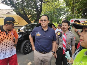 Anies Bakal Beri Insentif Pengguna Kendaraan Listrik di Jakarta