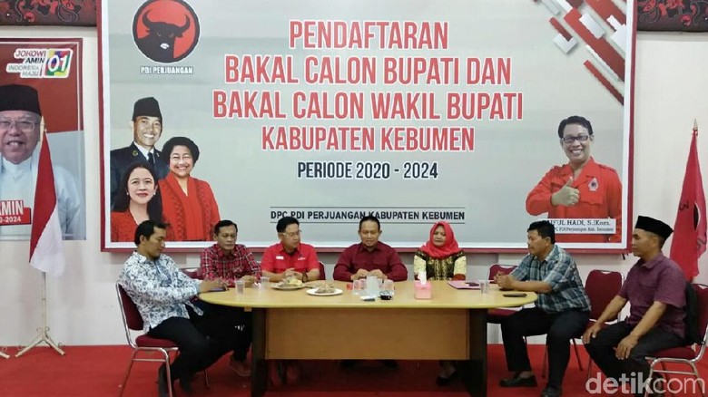 Belasan Orang Daftar Maju Pilbup Kebumen Lewat PDIP Belasan Orang Daftar Maju Pilbup Kebumen Lewat PDIP