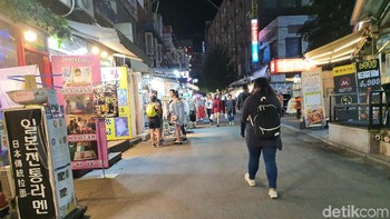 Begini kondisi malam di Hongdae Street. Foto: detikINET/Widiya Wiyanti