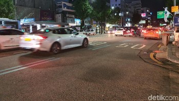 Jika tidak menggunakan night mode, begini hasil jepretan malam hari di Seoul. Tidak kalah keren lho! Foto: detikINET/Widiya Wiyanti