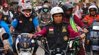 Ustaz Abdul Somad tampak memiliki kegemaran untuk menunggangi sepeda motor. Foto: Screenshot Instagram Ustaz Abdul Somad