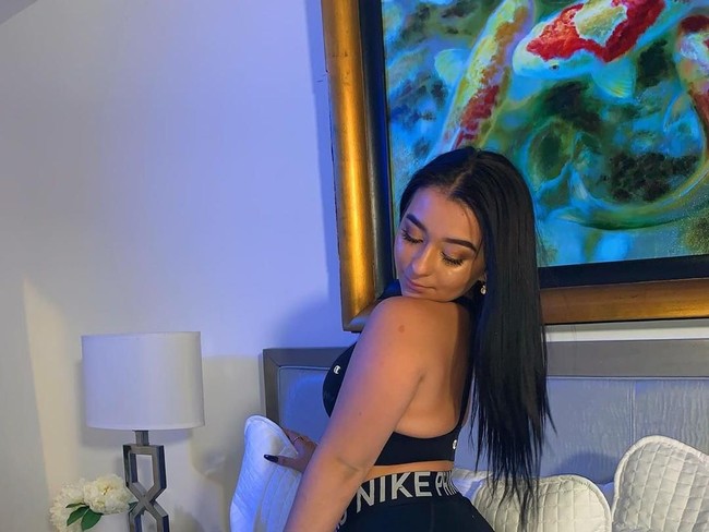 Dustin mengungkapkan kekesalannya di Facebooknya. Pria yang sudah bercerai dari ibu Danielle itu menuduh bahwa merek-merek busana seksi yang telah mengirim baju vulgar ke putrinya telah melakukan eksploitasi anak. Aku tidak pernah mengizinkan Danielle untuk melakukan promosi atau iklan dan jika kalian memiliki sebuah persetujuan dariku, sudah pasti itu palsu, tulis sang ayah di Facebook.  Foto: dok. Instagram