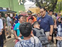 Susuri Gang, Anies Kunjungi Korban Kebakaran di Jatinegara