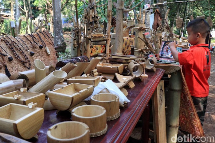 Aneka Kerajinan  Cantik Ini Terbuat dari Bambu 