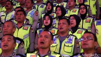Para personel Polisi Lalu Lintas juga hadir dalam cara peluncuran pendaftaran SIM online dan Smart SIM.