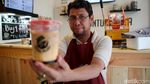 Keren! Kedai Kopi Ini Pekerjakan Penyandang Disabilitas sebagai Barista