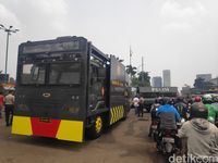 Pagar Kawat Duri dan Kendaraan Taktis Disiapkan Jelang Aksi di DPR