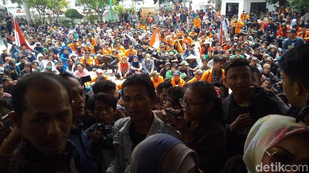 Ribuan Mahasiwa Ciayumakuning Demo Tolak UU KPK Baru dan RKUHP