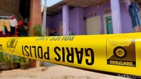Garis polisi telah dipasang di sekitar rumah.