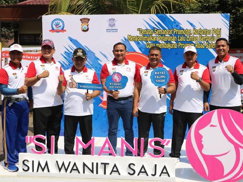 Program Si Manis Manjakan Kaum Wanita di Malang Saat Urus SIM Program Si Manis Manjakan Kaum Wanita di Malang Saat Urus SIM