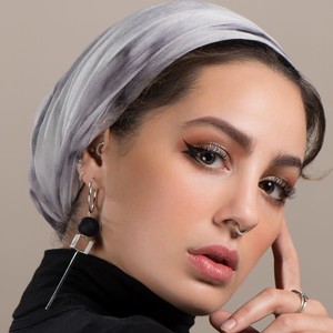 Setelah Dina Tokio, Giliran Blogger Terkenal Ini yang Lepas Hijab Setelah Dina Tokio, Giliran Blogger Terkenal Ini yang Lepas Hijab