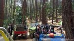 Foto: Seru! Naik Jeep Lewati Medan Ekstrem Perbukitan Menoreh