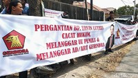 Mereka mengaku kecewa lantaran pencoretan Ervin dilakukan tanpa alasan yang jelas.