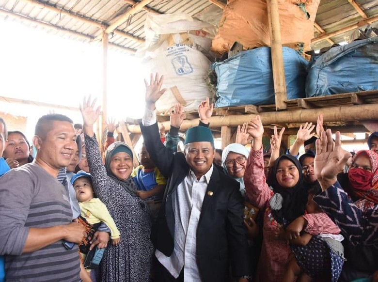 Wagub Jabar Apresiasi Pengelola Bank Sampah Hade Jaya di Garut Wagub Jabar Apresiasi Pengelola Bank Sampah Hade Jaya di Garut