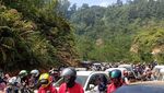 Foto: Saat Negeri di Atas Awan Gunung Luhur Macet