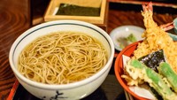 Menu andalannya tentunya ada mie soba. Berpadu dengan dengan kuah kaldu yang ringan, sedikit manis, dan tekstur soba yang kenyal membuat rasanya sempurna. Foto: Istimewa