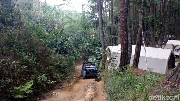 Uji Adrenalin Naik Jeep Menaklukkan Perbukitan Menoreh