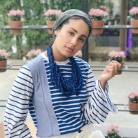 Selain gemar memadupadankan busana muslimnya, Ascia juga senang bereksperimen dengan aksesori berupa cincin dan kalung. Wanita berparas cantik ini juga suka mengenakan fashion item dari Indonesia lho. Foto: Instagram @ascia