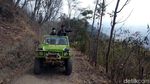 Foto: Seru! Naik Jeep Lewati Medan Ekstrem Perbukitan Menoreh