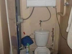 Potret Viral Deretan Toilet Paling Horor