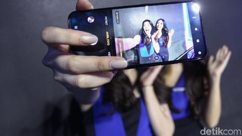 Tapi tidak hanya kamera depan, kamera belakangnya yang mumpuni. Sensor utamanya Sony IMX582 dengan ukuran 48 MP. (Foto: detikINET/Rifkianto Nugroho)
