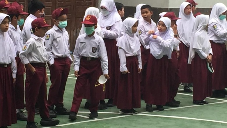 Ada Kabut Asap, Sekolah di Medan Batalkan Upacara Bendera Ada Kabut Asap, Sekolah di Medan Batalkan Upacara Bendera