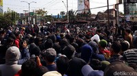 Salah satu tuntutan mereka adalah mendesak adanya penundaan untuk melakukan pembahasan ulang terhadap pasal-pasal yang bermasalah dalam RKUHP.