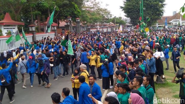 Massa mahasiswa di Banyumas.