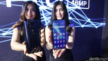 Vivo V17 Pro turut menawarkan layar yang Super AMOLED lega tanpa notch. Ukurannya 6,44 inch dengan rasio screen to body mencapai 91,65%.  (Foto: detikINET/Rifkianto Nugroho)