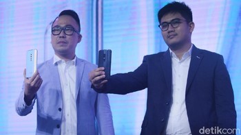 vivo menjamin ketahanan kamera pop-upnya, mampu bertahan 10 tahun penggunaan dan menopang bobot 40 kg. (Foto: detikINET/Rifkianto Nugroho)