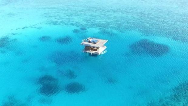 The Manta Resort's underwater room costs $1,700-a-night (£1,300) (THE MANTA RESORT via BBC)