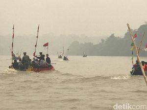 Di Tengah Kepungan Kabut Asap, Karnaval di Sumbar ini Tetap Jalan