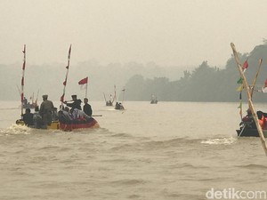 Di Tengah Kepungan Kabut Asap, Karnaval di Sumbar ini Tetap Jalan