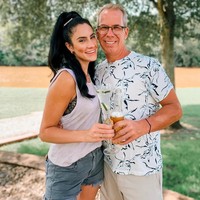 Influencer Sophia Spallino jadi sensasi setelah mengumbar kemesraan dengan kekasih yang tampak lebih tua darinya. Sophia pun mengaku bahwa kekasihnya itu memiliki usia dua kali lipat lebih tua darinya.  Foto: Instagram