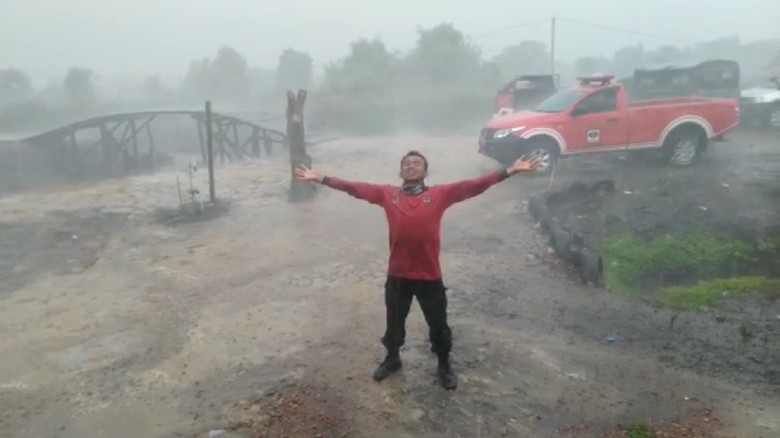 Hujan Buatan Guyur Beberapa Daerah Sumatera-Kalimantan, Hotspot Berkurang Hujan Buatan Guyur Beberapa Daerah Sumatera-Kalimantan, Hotspot Berkurang