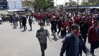 Sementara itu, titik kumpul pusat berada di Simpang Tiga Colombo, Gejayan, Sleman, Daerah Istimewa Yogyakarta (DIY). Kini ribuan mahasiswa sudah mulai memadati kawasan tersebut.