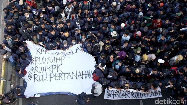 RUU KUHP Vs RUU PKS: Pencabulan Vs Pelecehan Seksual