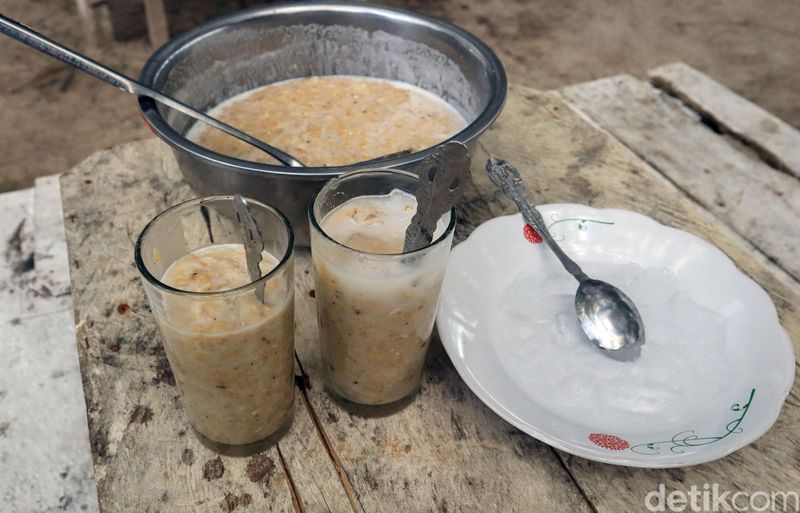 Ada satu kuliner unik nan menarik yang tak boleh dilewatkan untuk dicicipi jika berkunjung ke Pulau Simeulue, Aceh. Kuliner ini bernama Memek. Penasaran?