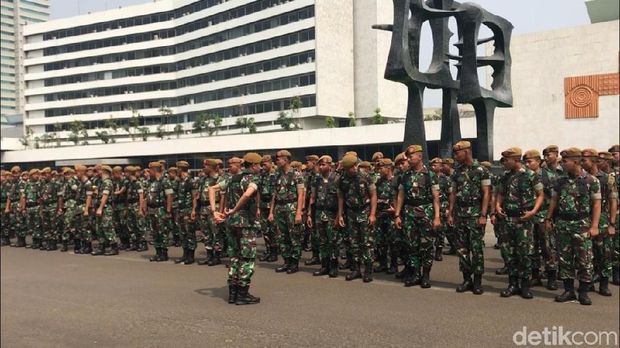 Polri-TNI Gelar Apel Pengamanan Jelang Unjuk Rasa di DPR