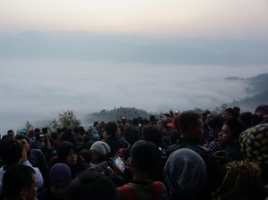 Negeri di Atas Awan Gunung Luhur Belum Sempurna