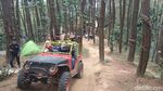 Foto: Seru! Naik Jeep Lewati Medan Ekstrem Perbukitan Menoreh