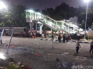 Massa Aksi di Depan KPK Bubarkan Diri
